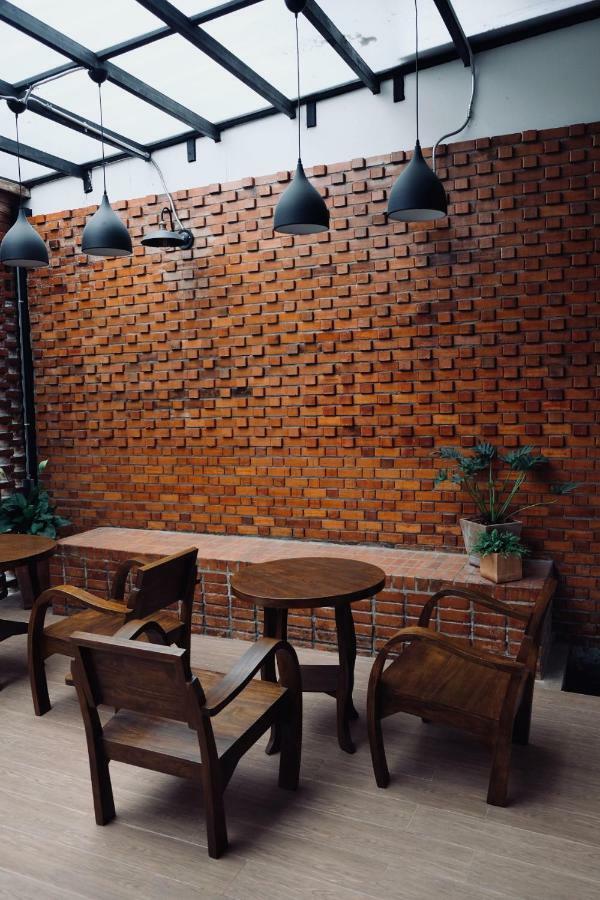 Slee Hostel Chiangmai (Adults Only) شيانغ ماي المظهر الخارجي الصورة