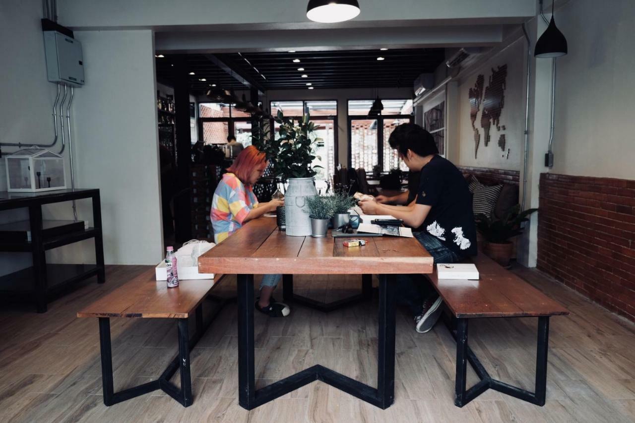 Slee Hostel Chiangmai (Adults Only) شيانغ ماي المظهر الخارجي الصورة