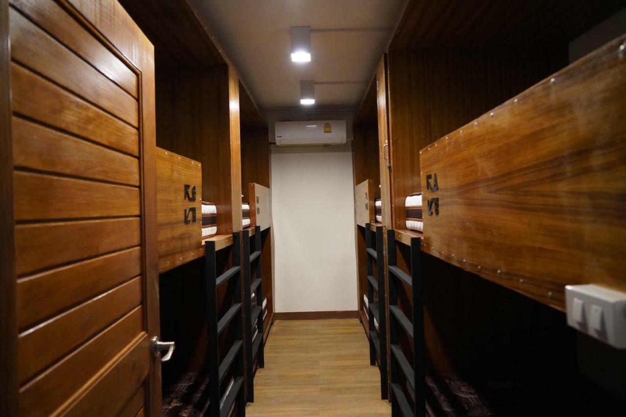 Slee Hostel Chiangmai (Adults Only) شيانغ ماي المظهر الخارجي الصورة